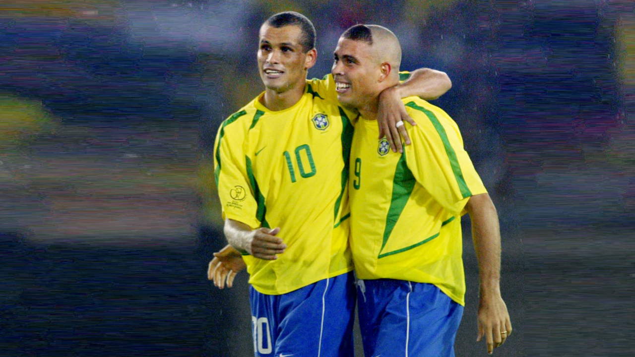 他用顽强的 他用顽强的